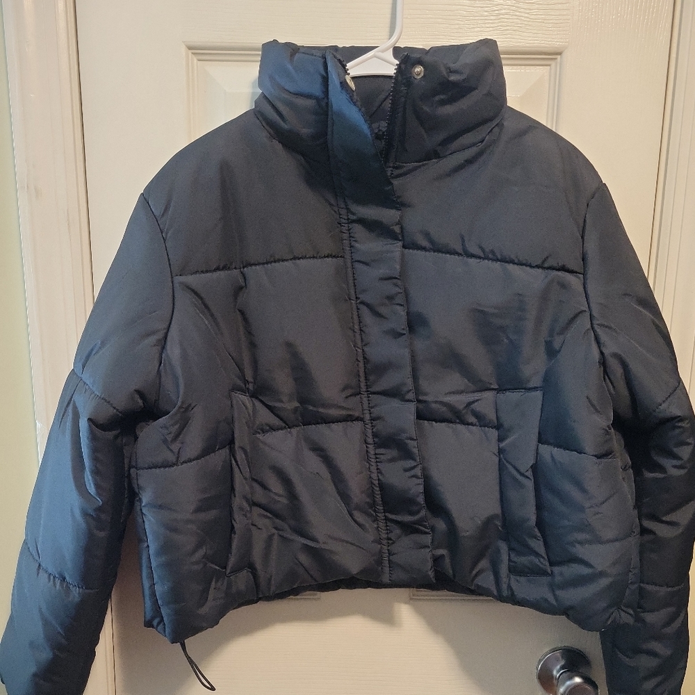 SoldNWOT Fashion Nova Crop Black Puffer Jacket Womens Full Zip/ Snap Button Coat - Picture 2 of 9